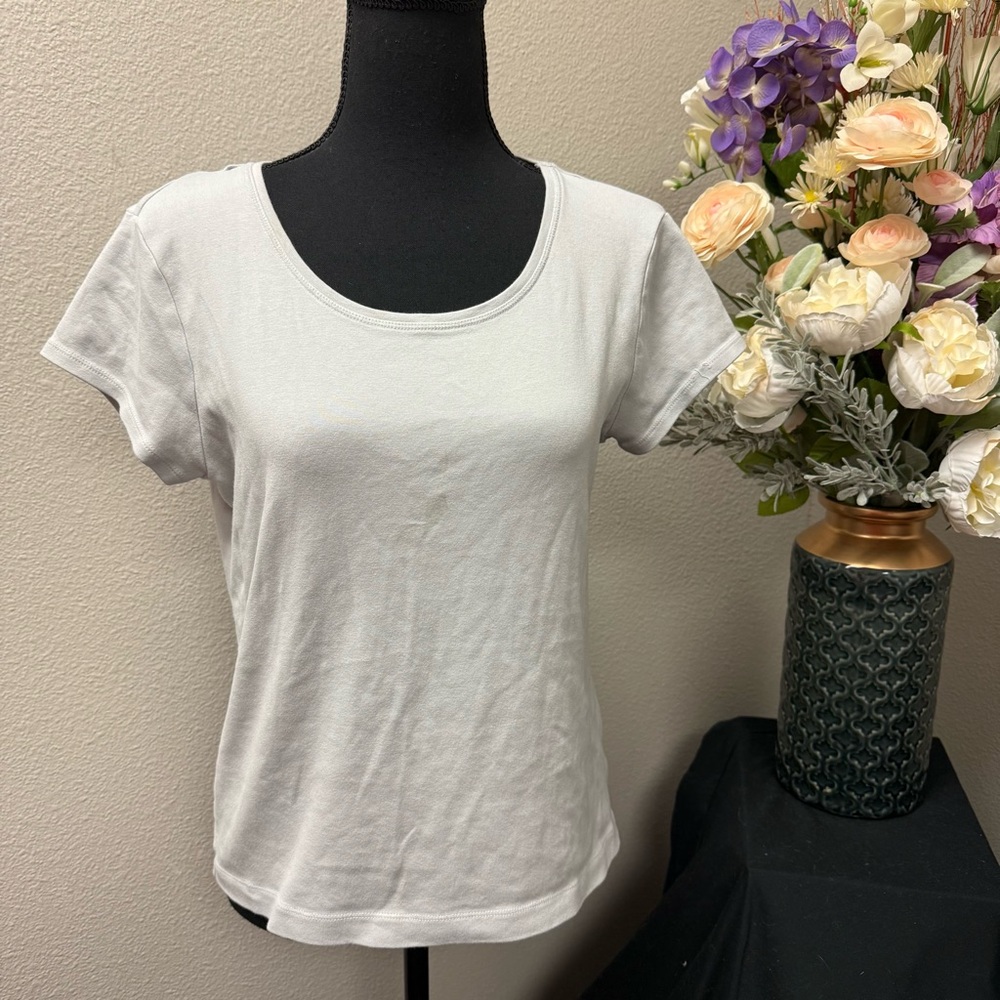 Chico’s Size 1 Light Gray Scoop Neck Stretch Cotton Tee